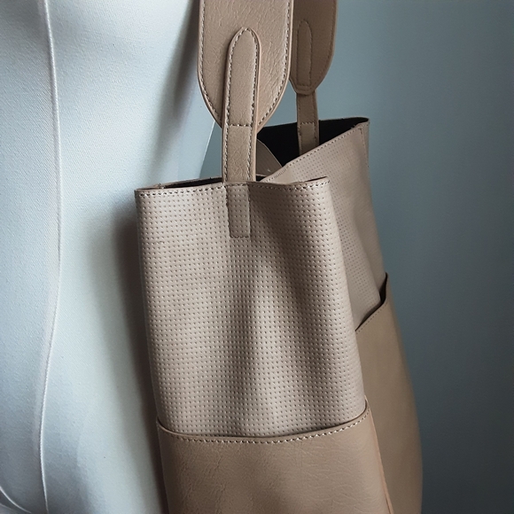 Anthropologie bucket bag - Picture 3 of 5